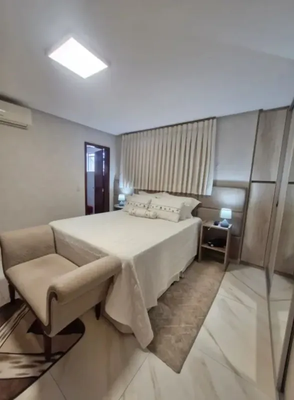- Cobertura com 314 m²- 12º andar, vista livre- Mobiliada- Totalmente reformada,...