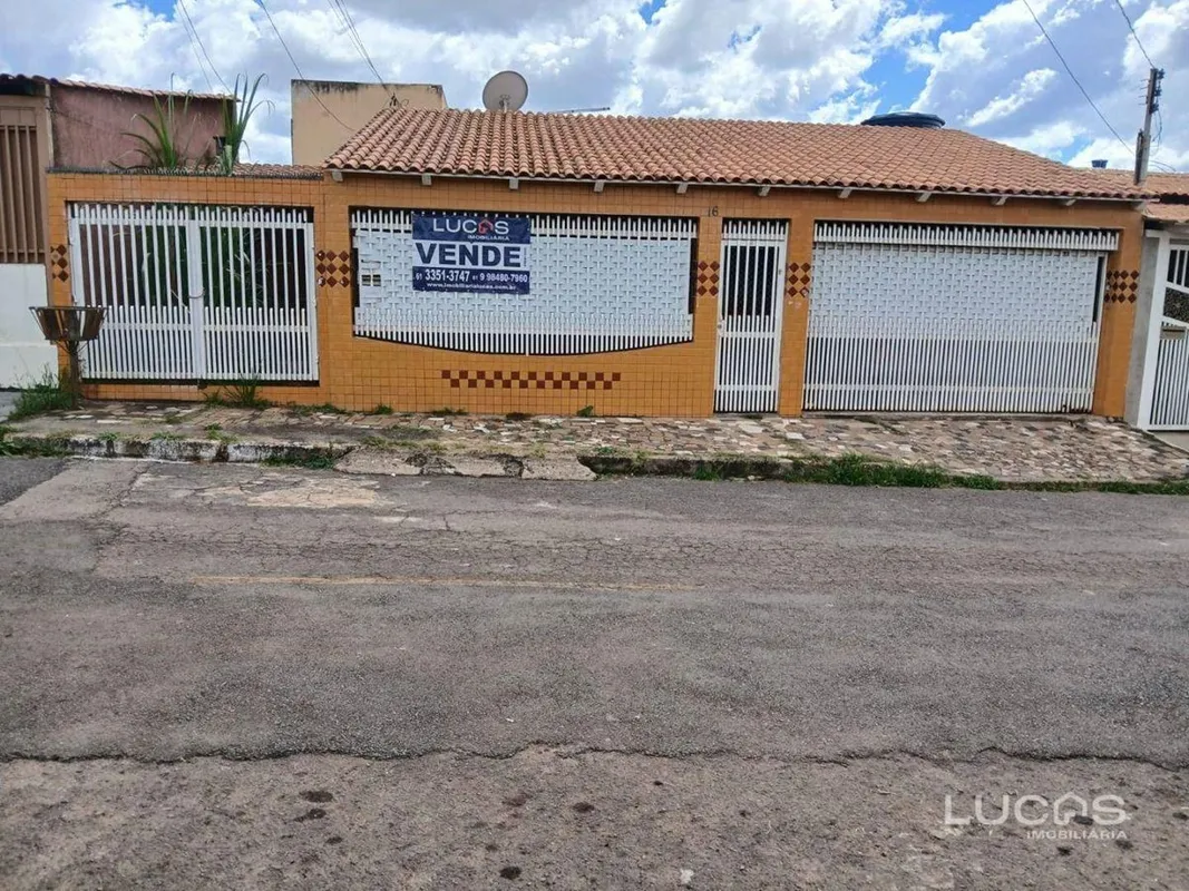 CASA À VENDA QNL 19, Taguatinga NorteSe você procura espaço, conforto e praticid...