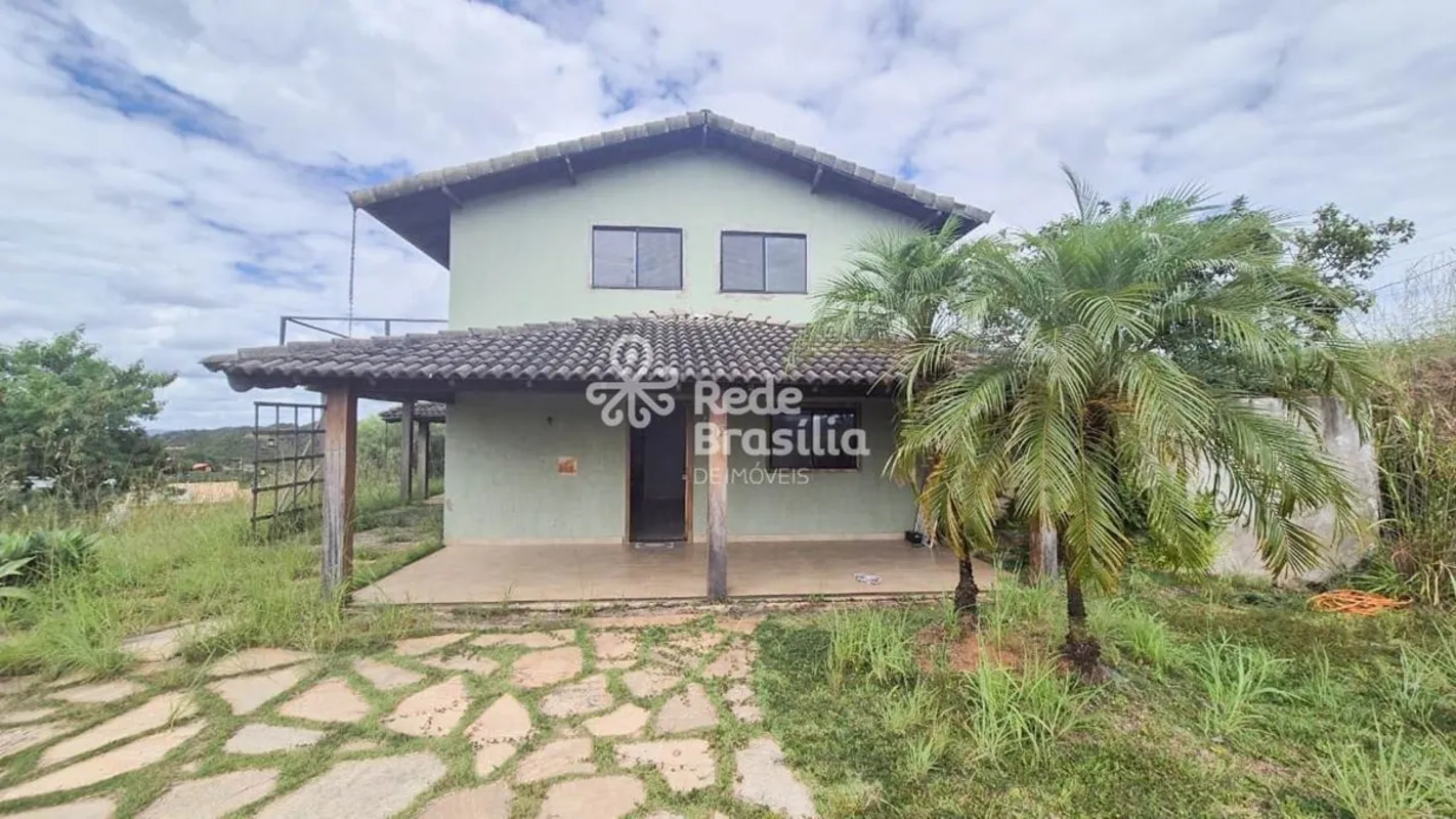 Casa para locação no Condomínio Ouro Vermelho IIO imóvel conta com sala ampla pa...