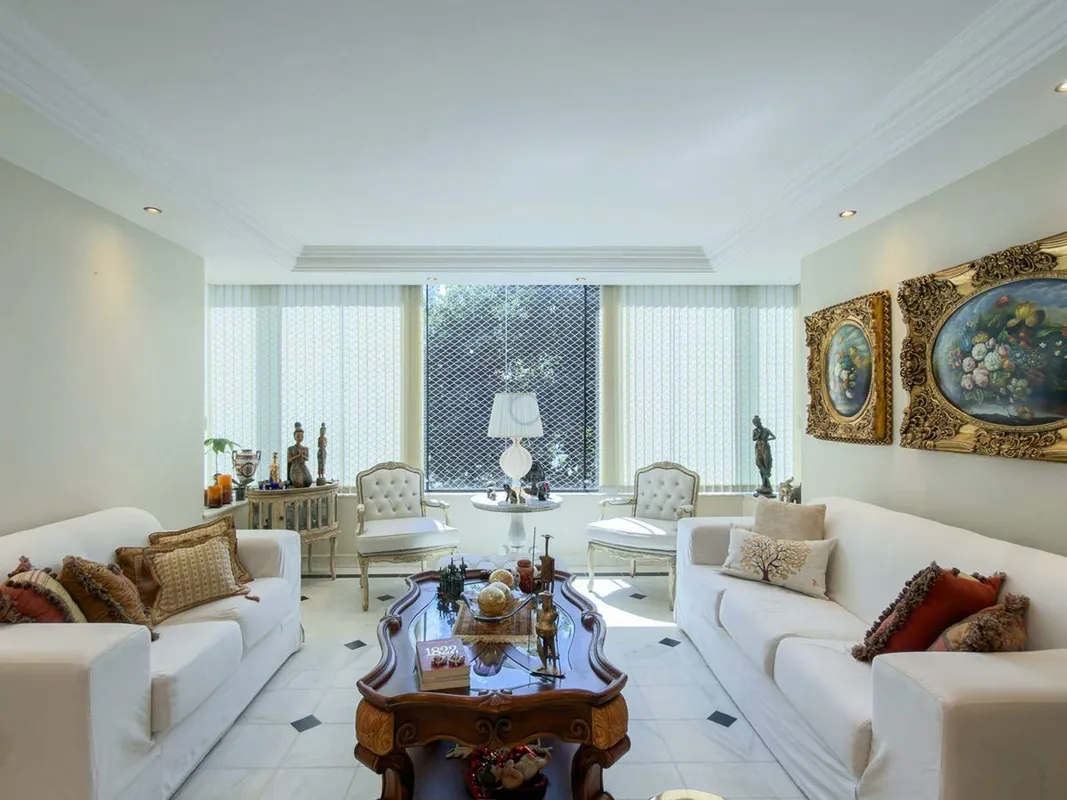 APARTAMENTO REFORMADO, 3 QUARTOS (1 SUÍTE) E VAGA À VENDA NA SQN 304!Conforto, p...