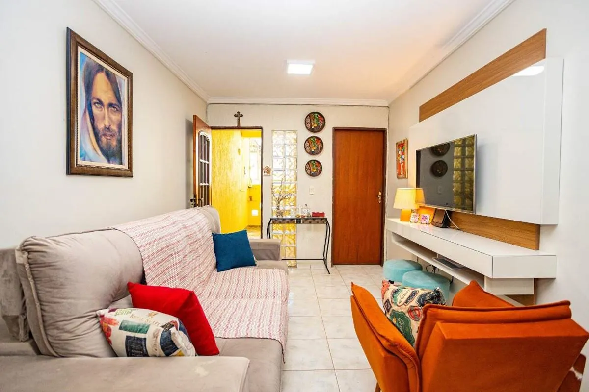 Prédio comercial com 2 lojas + 4 apartamentos, 3 vagas - SHA Conj. 05, Arniqueir...