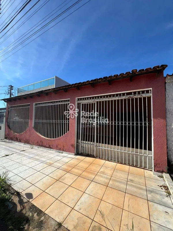 TH35123 - Qnl 21 Taguatinga, Casa 04 quartos, 180m². Agende sua visita! Imóvel c...
