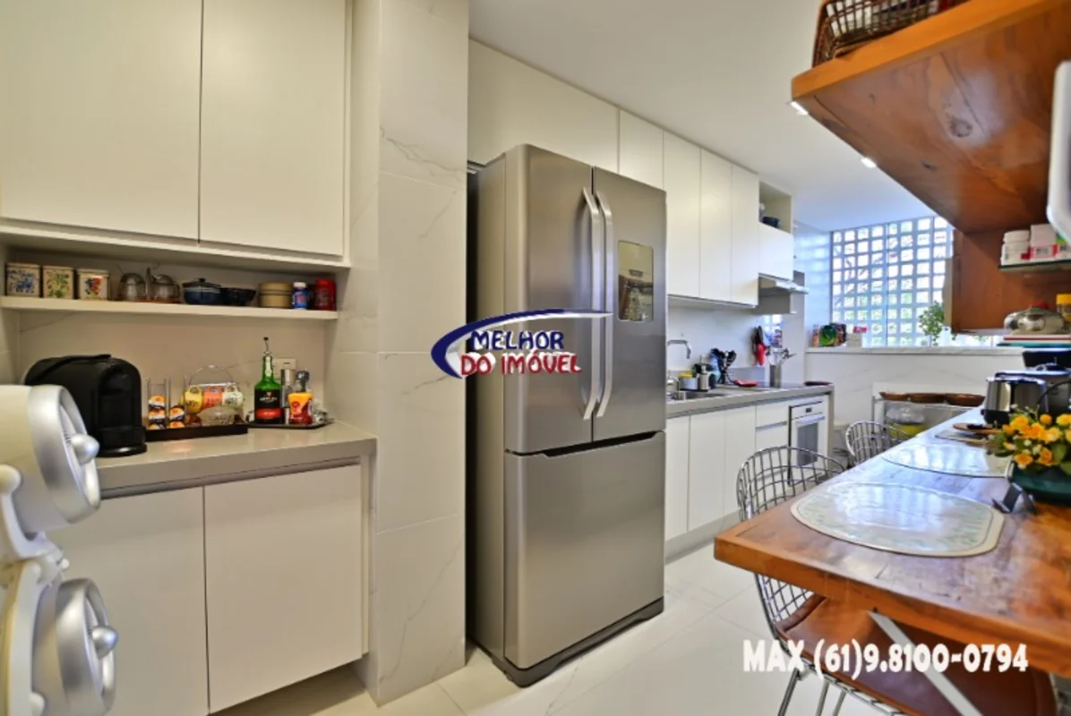 - Apartamento à venda na Asa Sul, reformado, andar alto e com vista livre.- Loca...