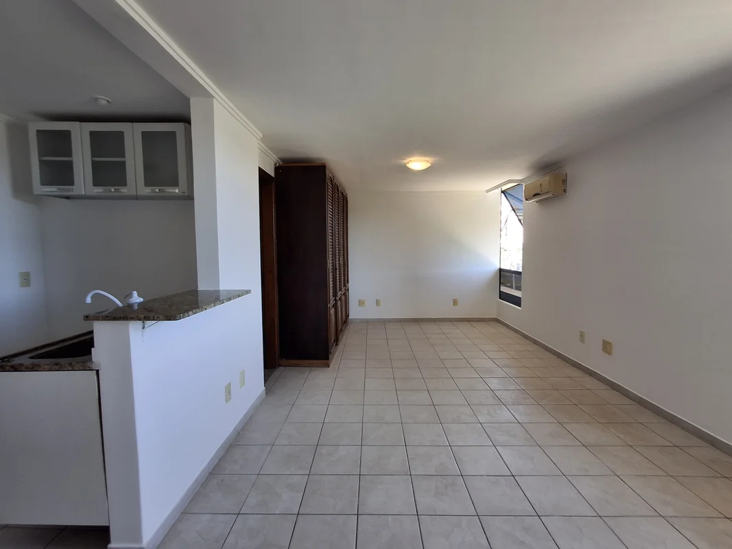 Aluga-se apartamento 303, do Edifício Mônica Assunção, localizado no SHIN CA 05,...