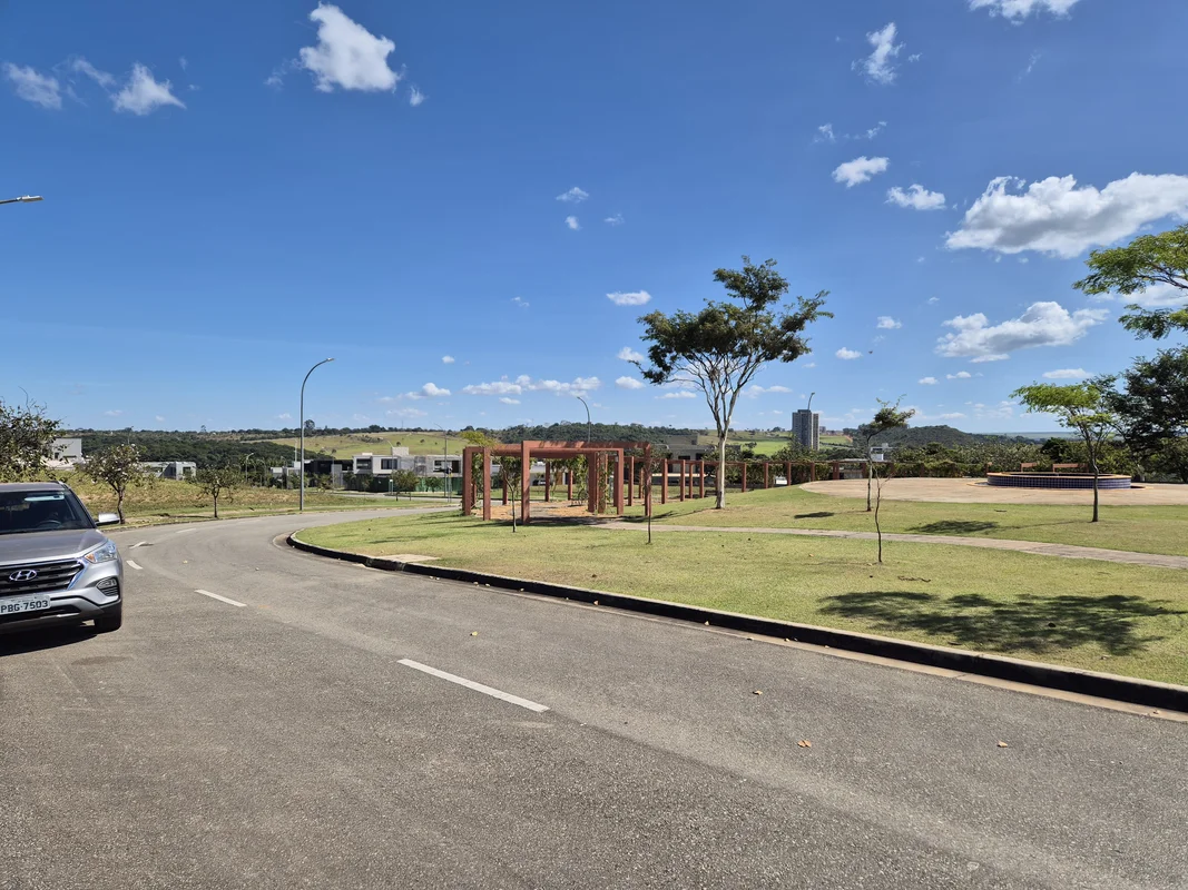 Lote residencial à venda no Alphaville Brasília, na Quadra T, ideal para quem bu...