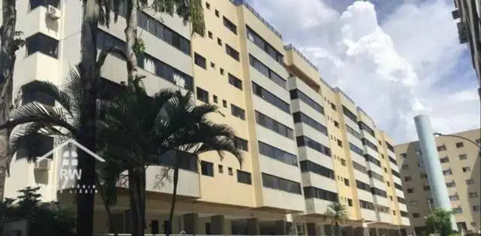 Descubra um apartamento perfeito na agitada e valorizada SQN 111, ASA NORTE, Bra...