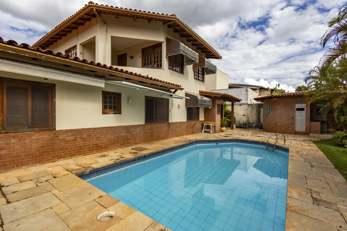 Excelente casa de 2 pavimentos em um lugar tranquilo e brisa do lago Paranoá, co...