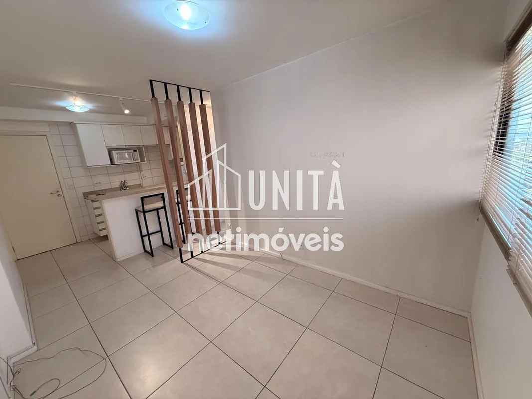 Unità Netimóveis apresenta este excelente apartamento semi-mobiliado de 33m² par...