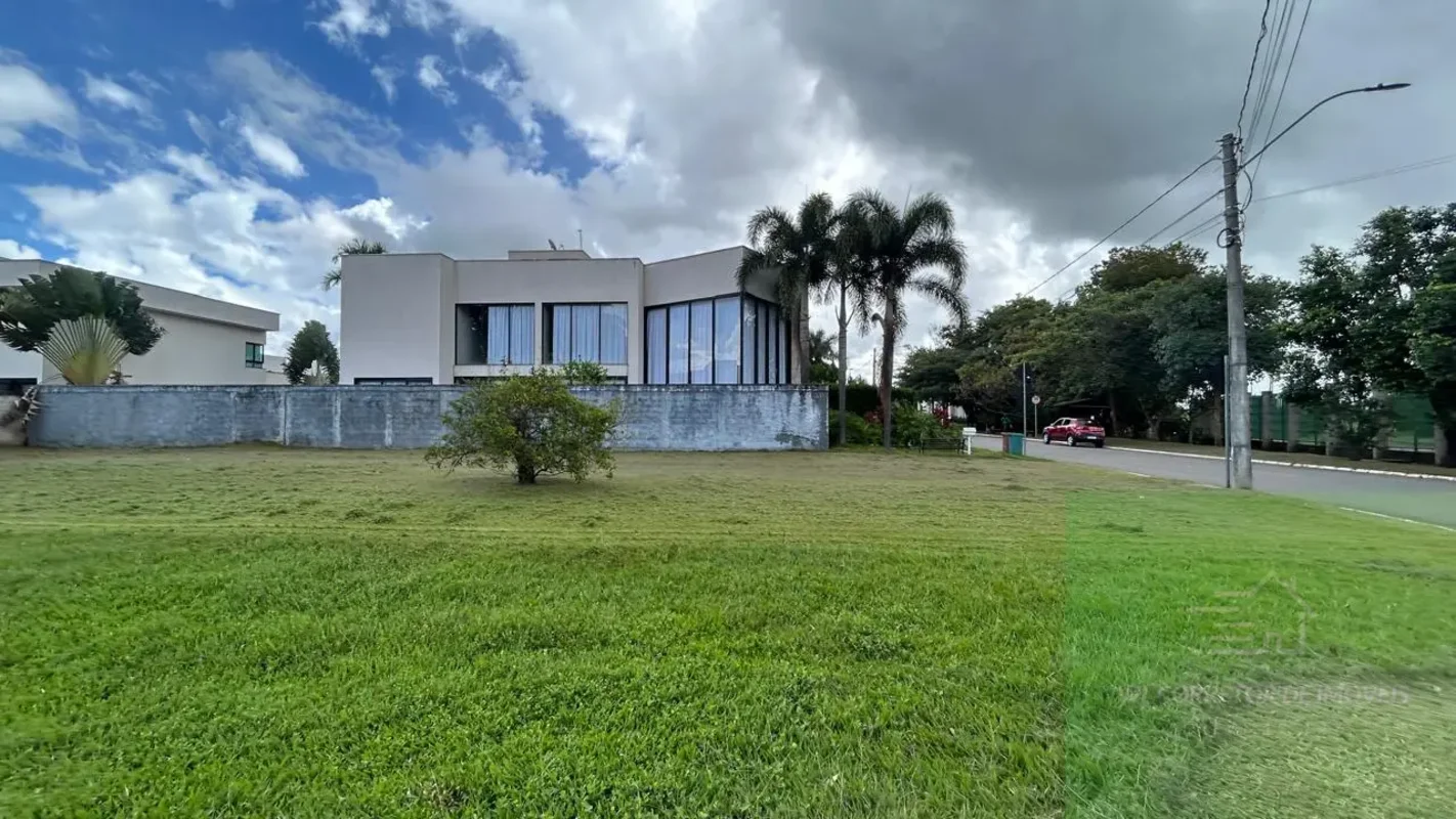 Incrivel oportunidade com este maravilhoso lote com 601,26 metros de área privat...