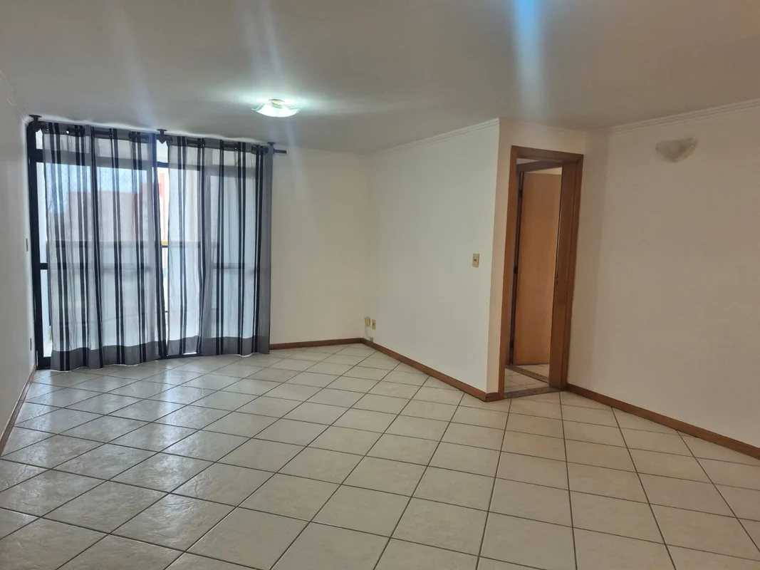 Ed. Águas Cristalinas , ótima localização, sala ampla, escritório ou sala de tv ...
