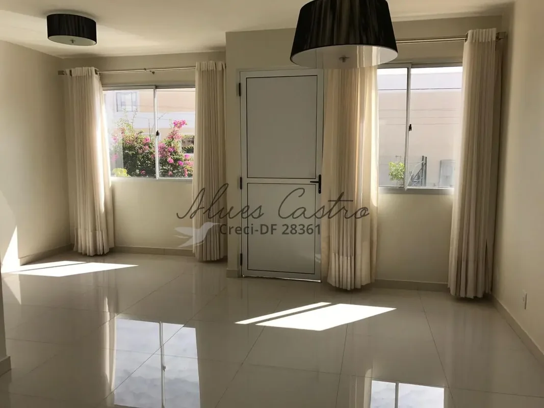 Vendo casa QUITADA na QC 3 do Jardins Mangueiral contendo;Três quartos sendo um ...