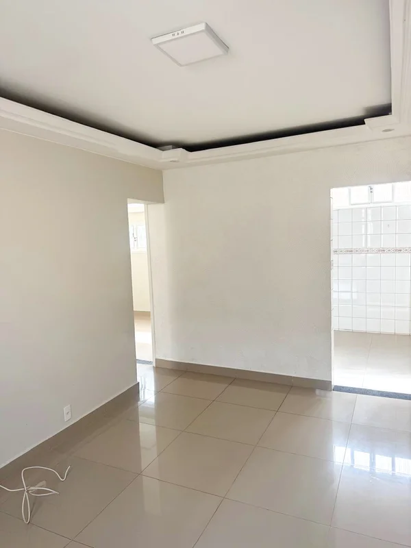 Vendo apartamento reformado na SQS 413, 2º andar, com 2 qtos, cozinha, área de s...