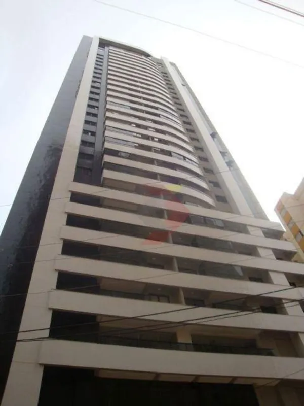 3 suítes com guarda-roupas(1 Suíte principal + 2 Americanas) , sala para 2 ambie...