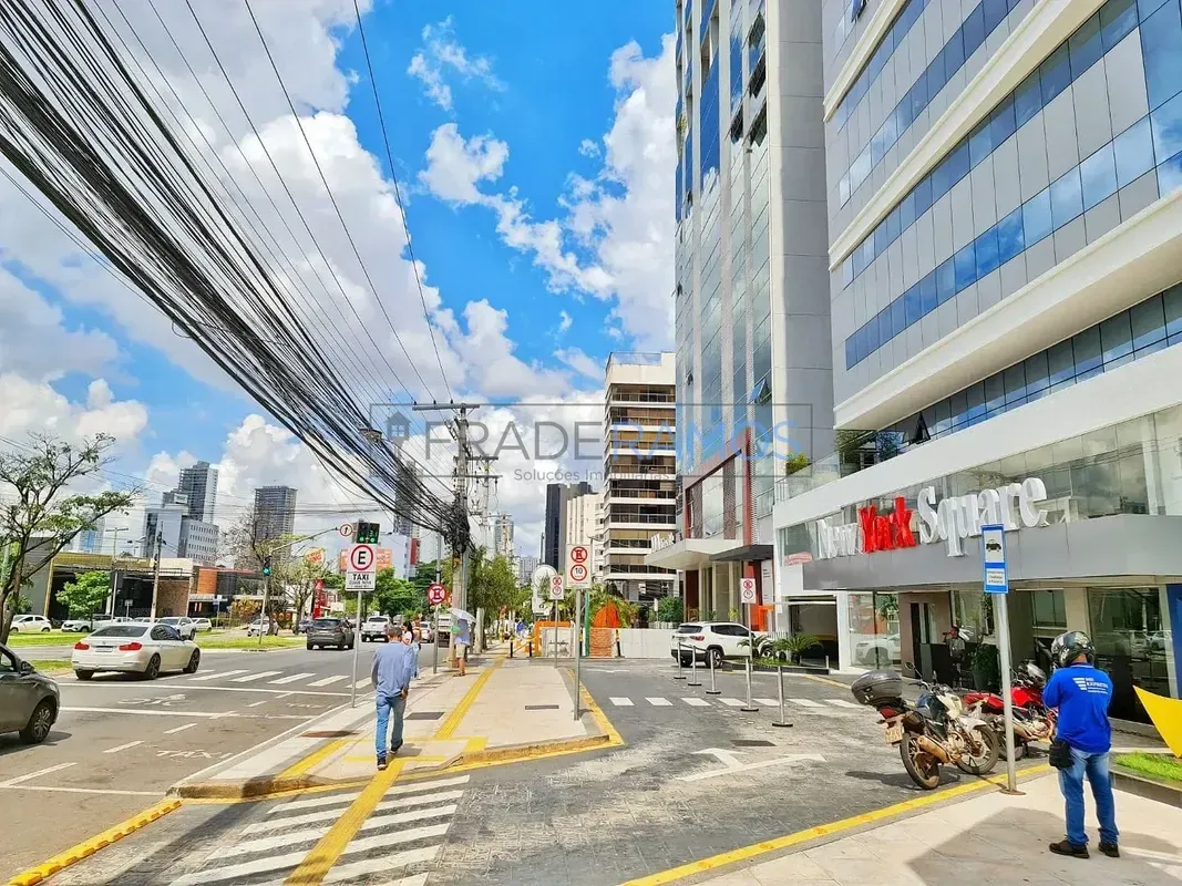 Sala Comercial à Venda na Av. 136 34m², Montada, Desocupada e com Recepção Inclu...