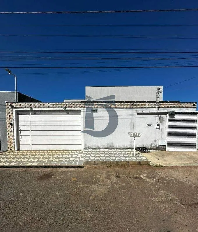 Imóvel com aprox. 200m² de área construída, distribuídos em: 03 Quartos, sendo 0...