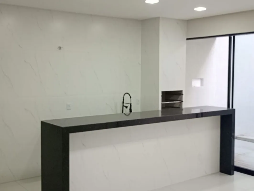 GH2529 Casa com 3 quartos no Moinho dos Ventos, em terreno com 180,00m² com 179,...