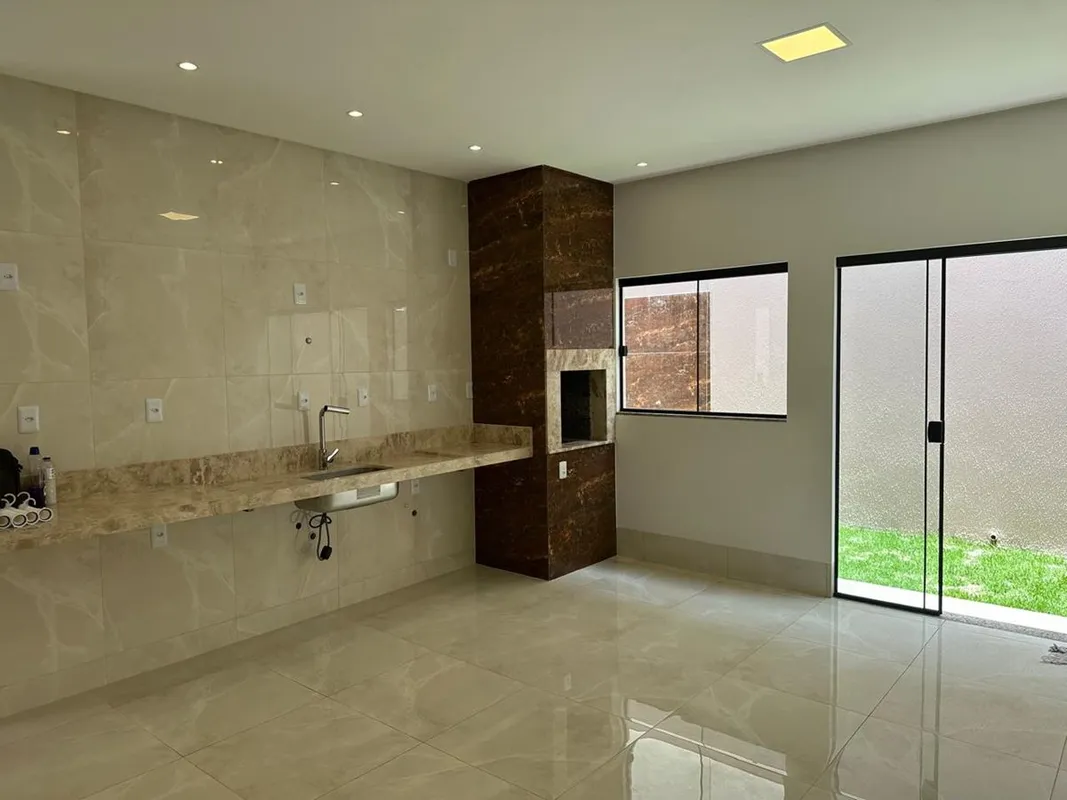 Casa com 116m² de área construída, muito bem distribuída. Possui 3 quartos, send...