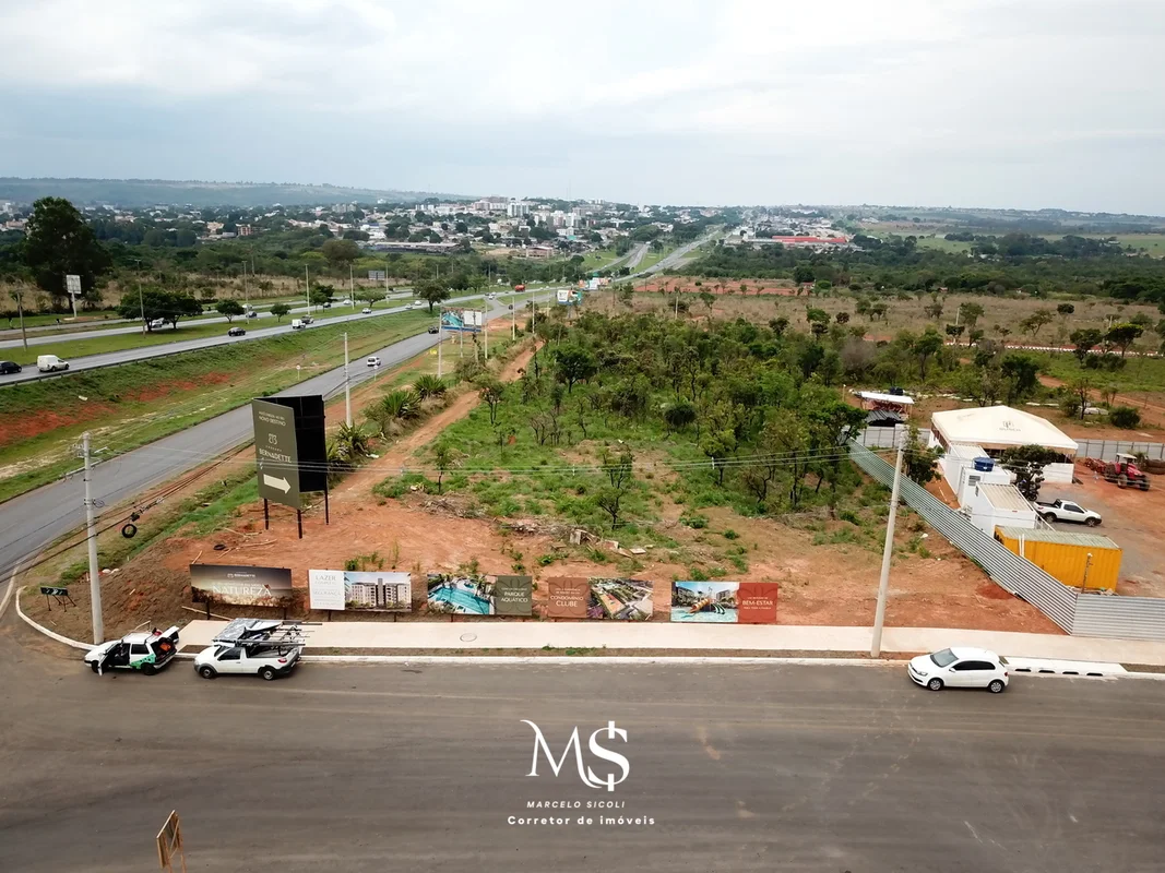como calçada para pedestres e ciclovia. 20 km-Centro de Brasília 4,4 km-Hospital...