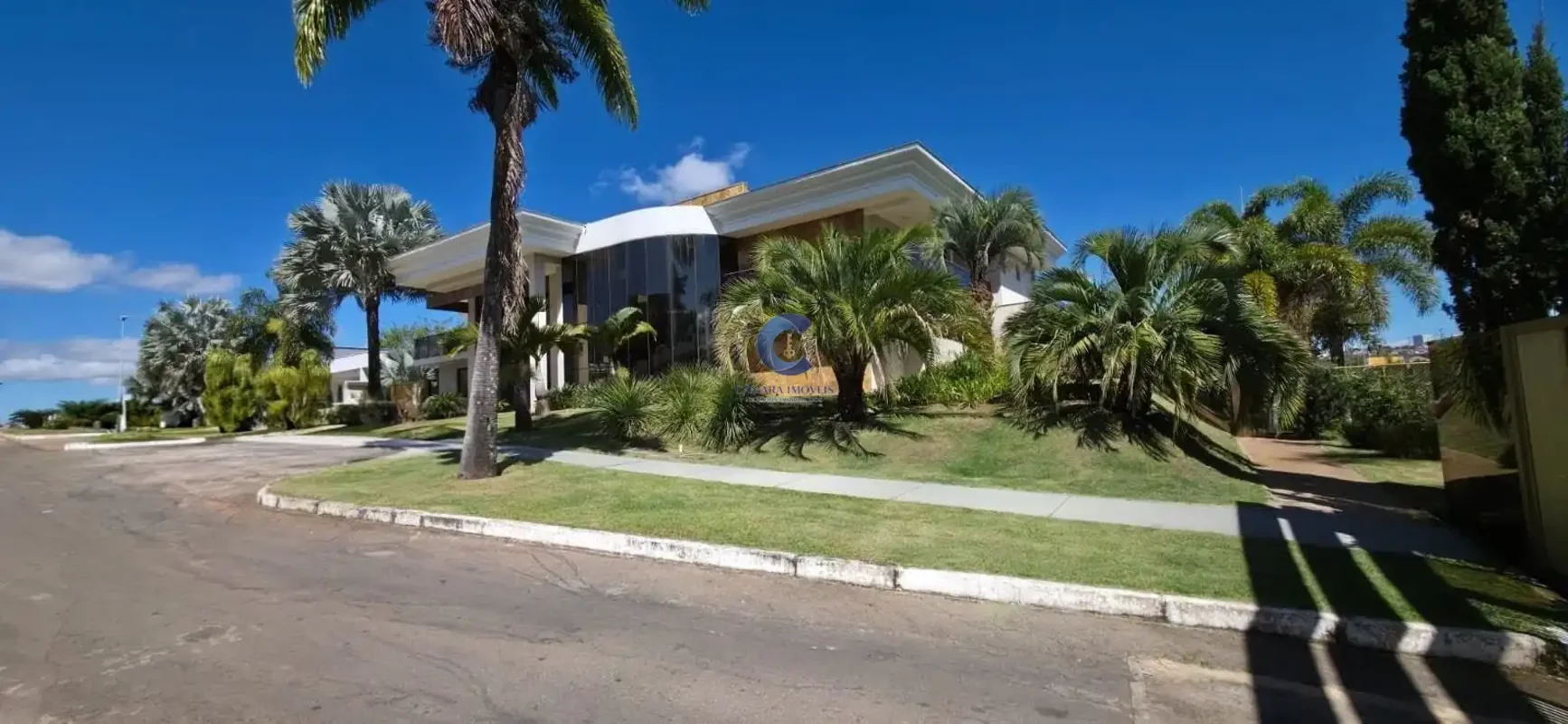 Oportunidade Única no Alto PadrãoUma mansão de 795m² construída com alma e tecno...
