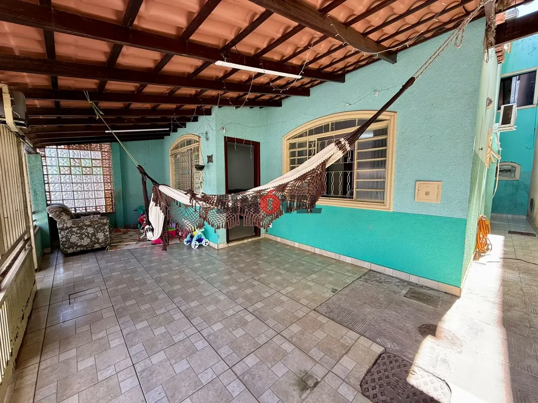 257m², escriturada, 3 quartos, 2 suítes, 4 vagas, QE 42 - R$: 685.000 - Não Fina...