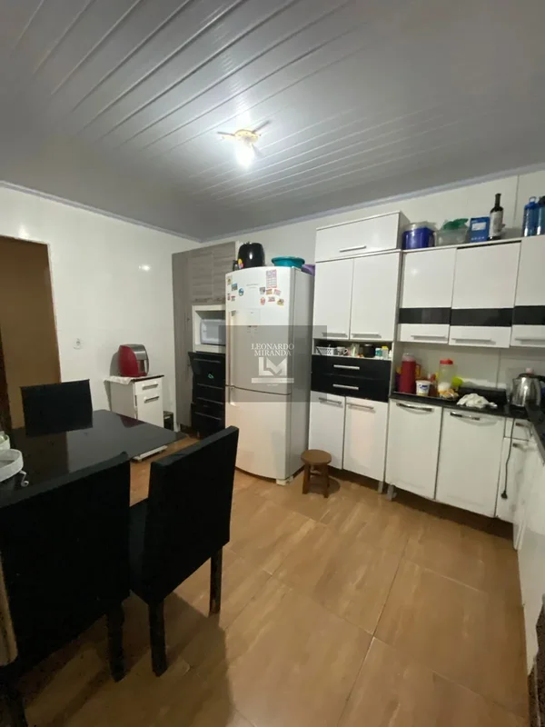 Vendo casa térrea no Riacho Fundo I.O imóvel conta com 3 quartos, sendo 1 suíte,...