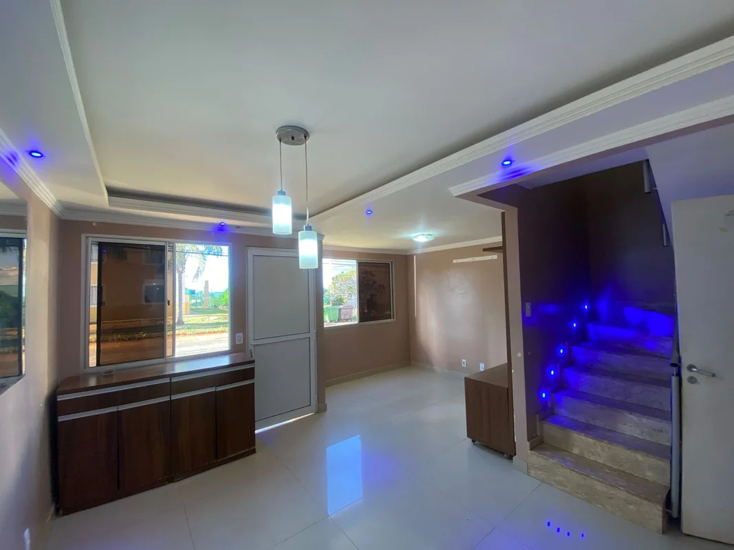 Casa composta por:Piso Térreo:- Sala ampla para dois ambientes com:Projeto de il...
