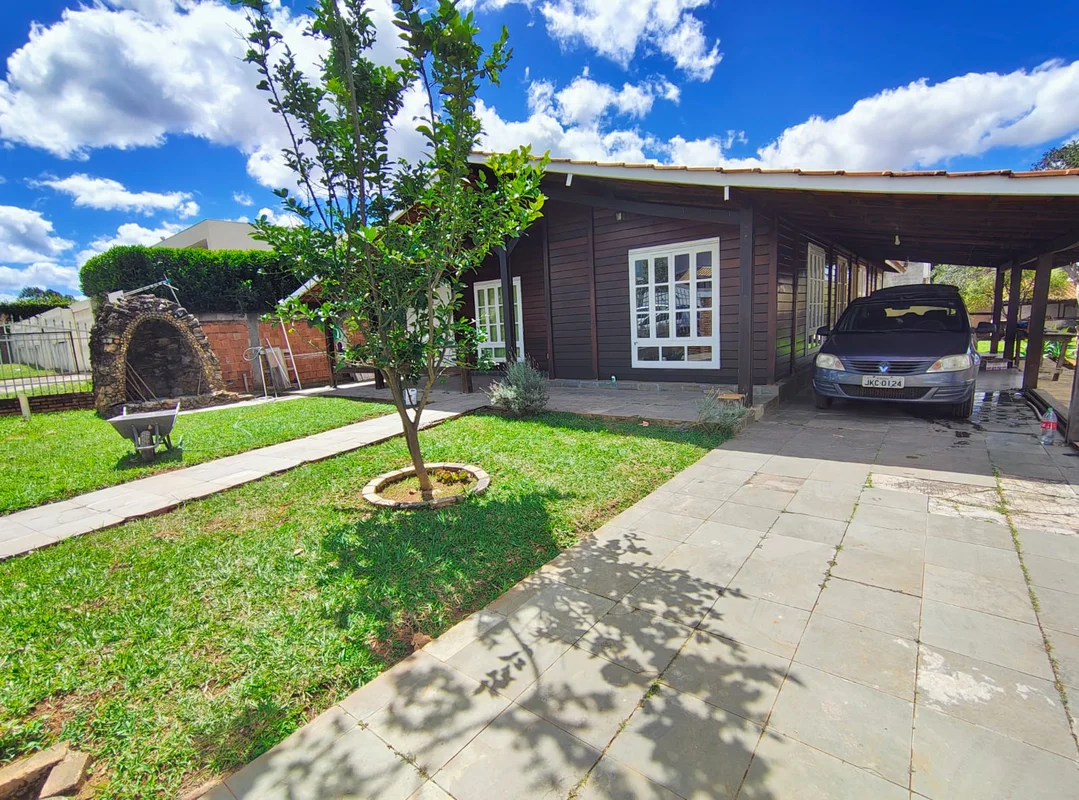 Julisce Alencar Assessoria Imobiliária vende excelente casa no Condomínio Reside...