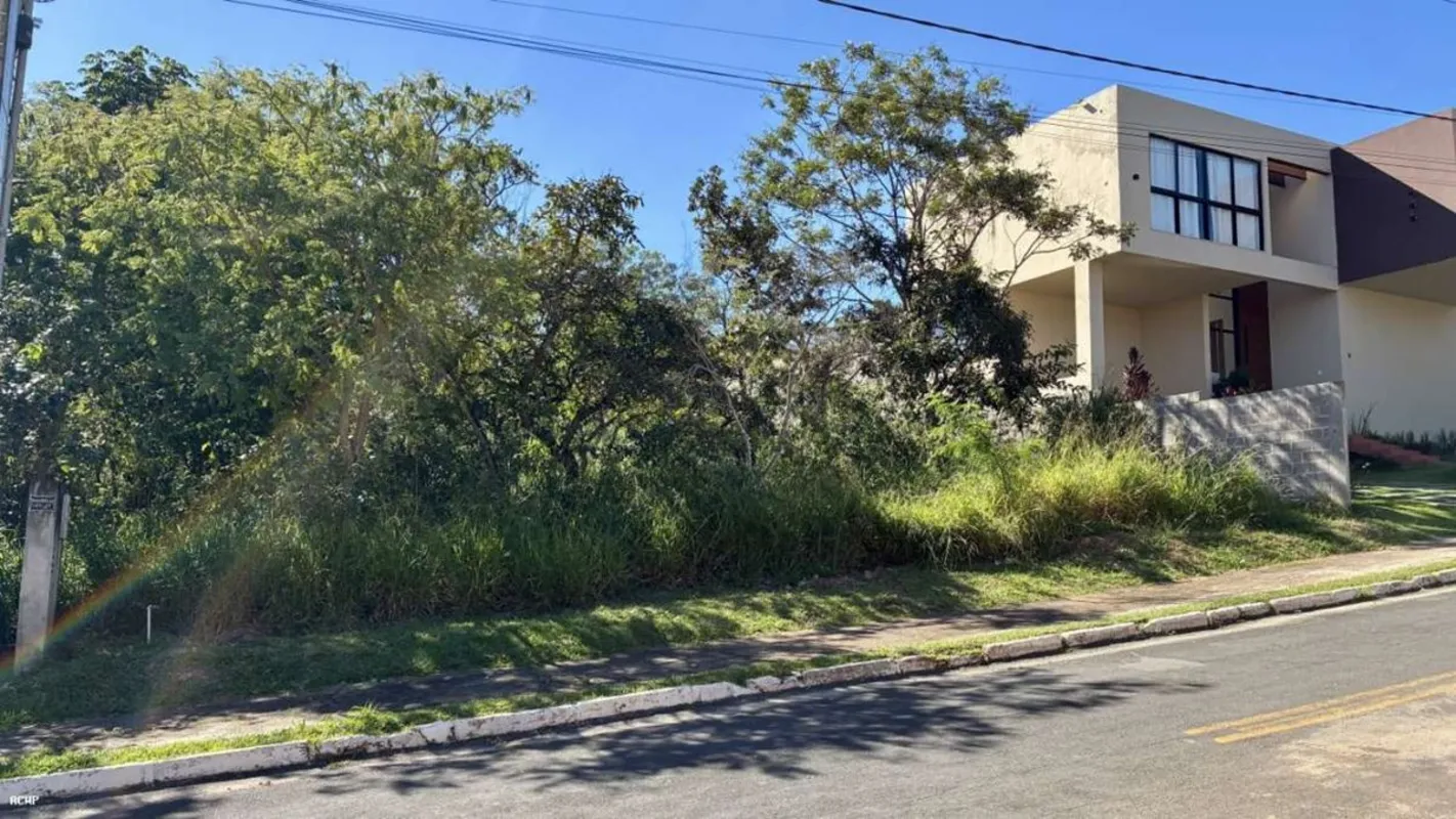 LOTE PLANO NO CONDOMINIO SANTA MONICA - JARDIM BOTÂNICO. Brasília cresce em dire...