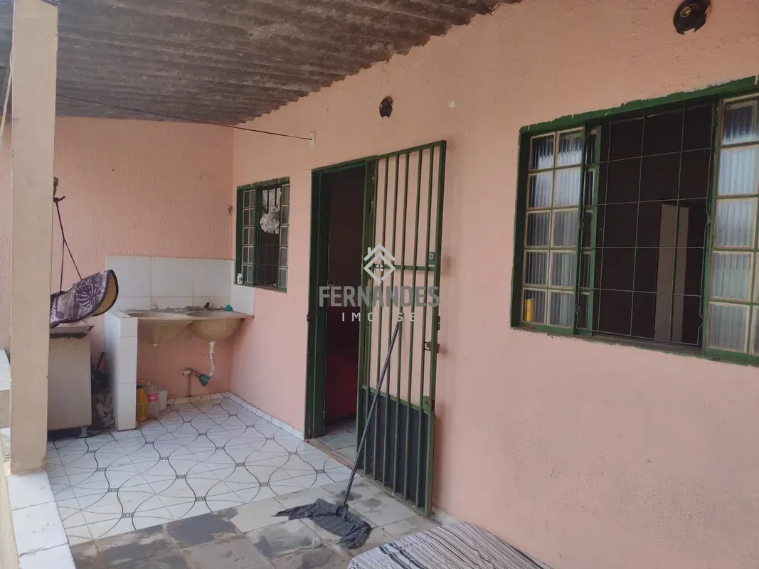 Lote com Casa nos Fundos - QR 827, Samambaia NorteOportunidade imperdível para q...