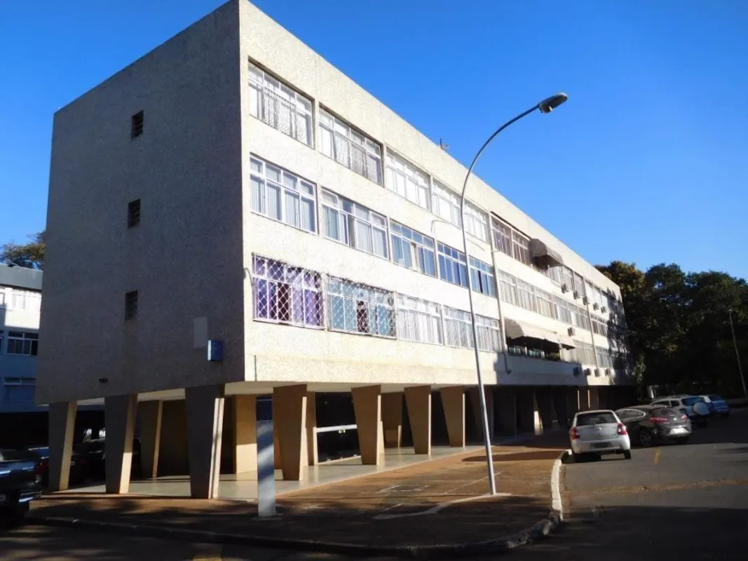 SQS 404 BLOCO F APTO 306DESTAQUES: Localização privilegiada na Asa Sul, com fáci...