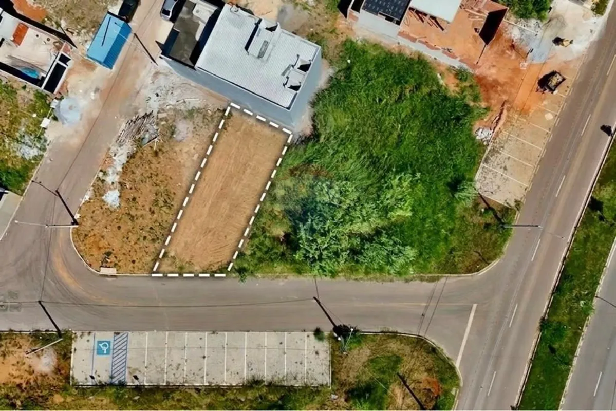 DESTAQUES DO IMÓVEL Lote residencial com excelente localização no Guará IIÁrea t...