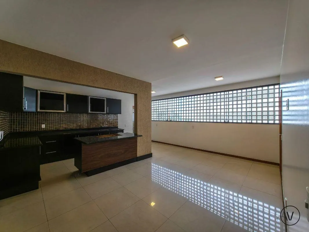 Excelente apartamento conta com 158m² de área privativa, localizado em andar alt...