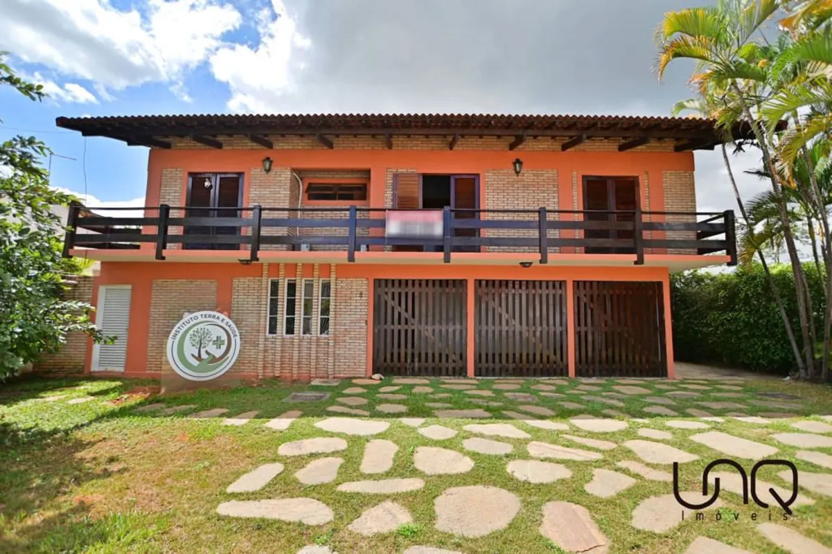 CASA ESTILO SOBRADO | PRÓXIMO À PONTE JKApresentamos esta excelente residência, ...