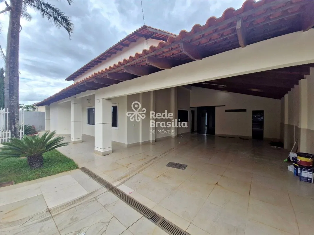 Casa para locação no Condomínio Solar de BrasíliaO imóvel conta com sala ampla p...