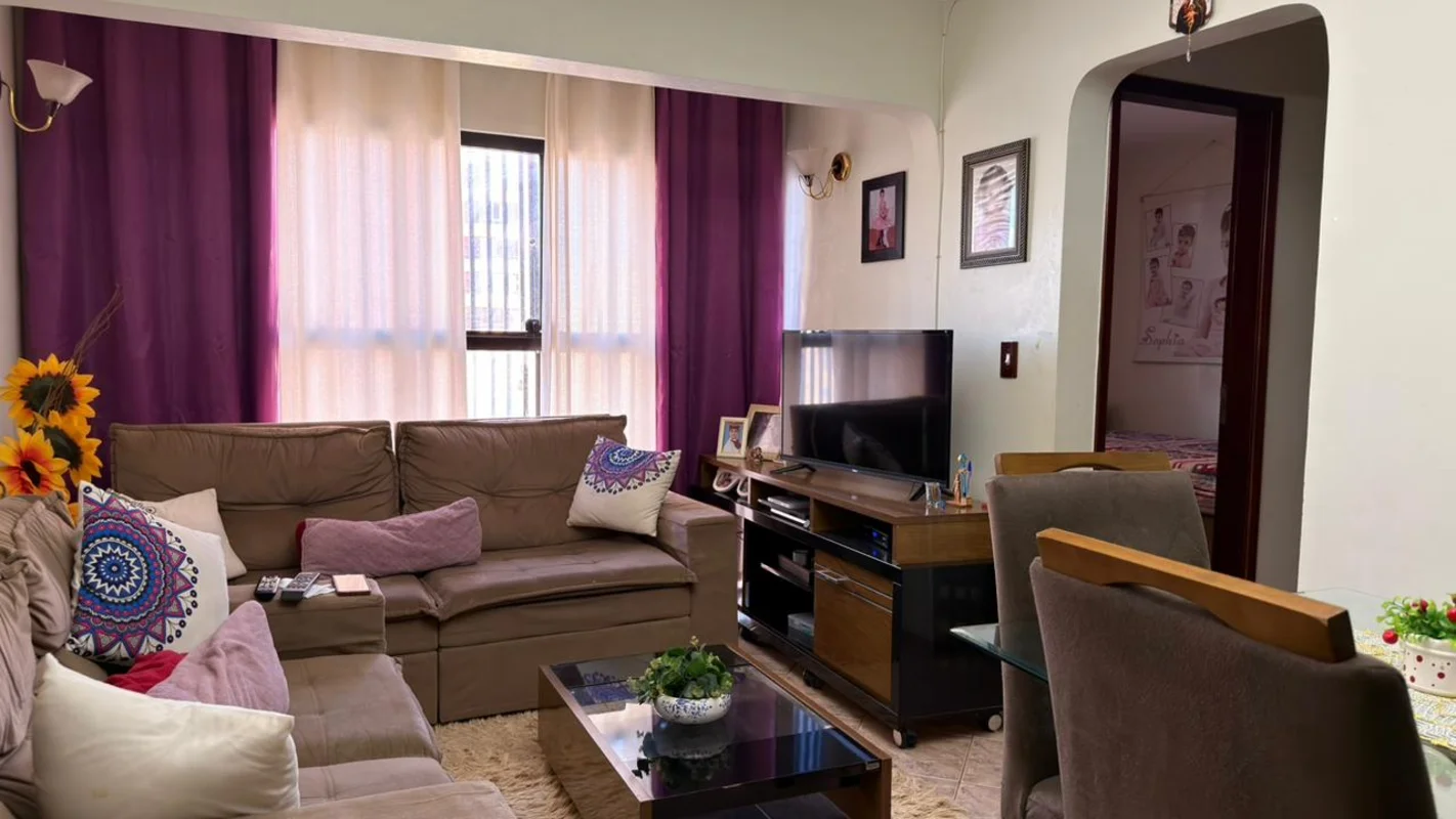 Descubra um excelente apartamento de 2 quartos com vaga de garagem na charmosa T...