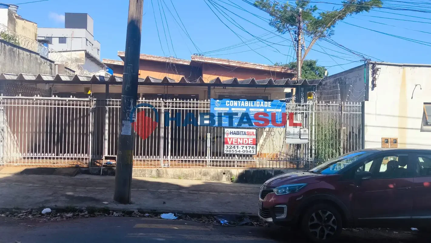 Casa 01, com piso na cerâmica e ar condicionado bem localizada na região, excele...