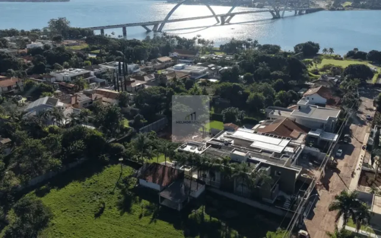 QL 26 — Lago Sul | Esquina Exclusiva a Poucos Metros da Ponte JKEm uma das local...