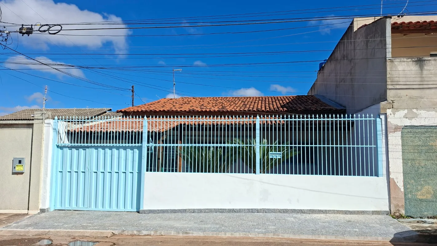 Descubra um lar perfeito na Quadra 11, SETOR OESTE, GAMA-DF: uma charmosa casa c...