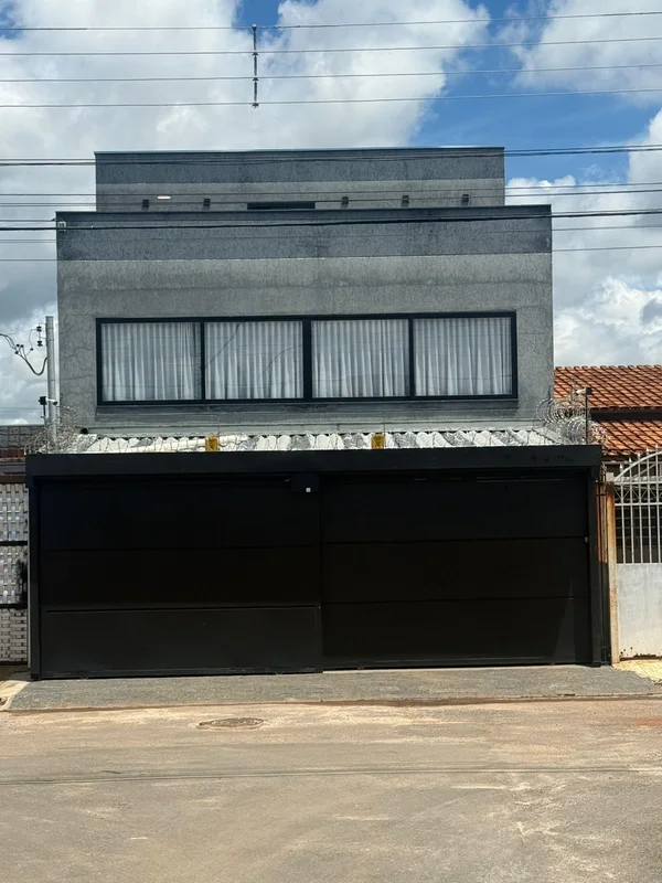 Descubra uma excelente oportunidade no coração de Samambaia Sul: um belíssimo so...