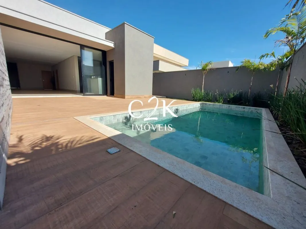 Casa Térrea em Cond. 4 suítes – Piscina – Portal do Sol Golfe Green – GoiâniaCas...