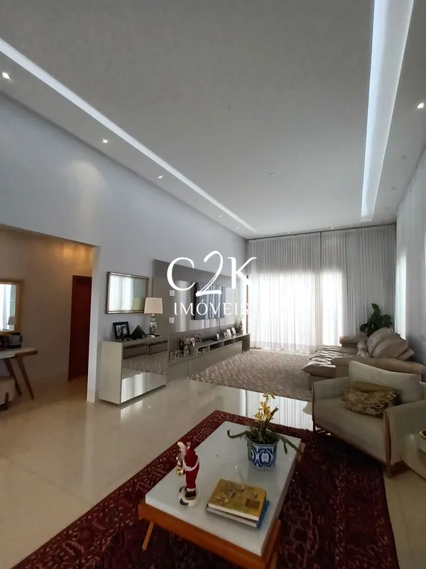 Casa Alto padrão, Mobiliada, Vista definitiva para Goiânia, Res. Parque Mendanha...