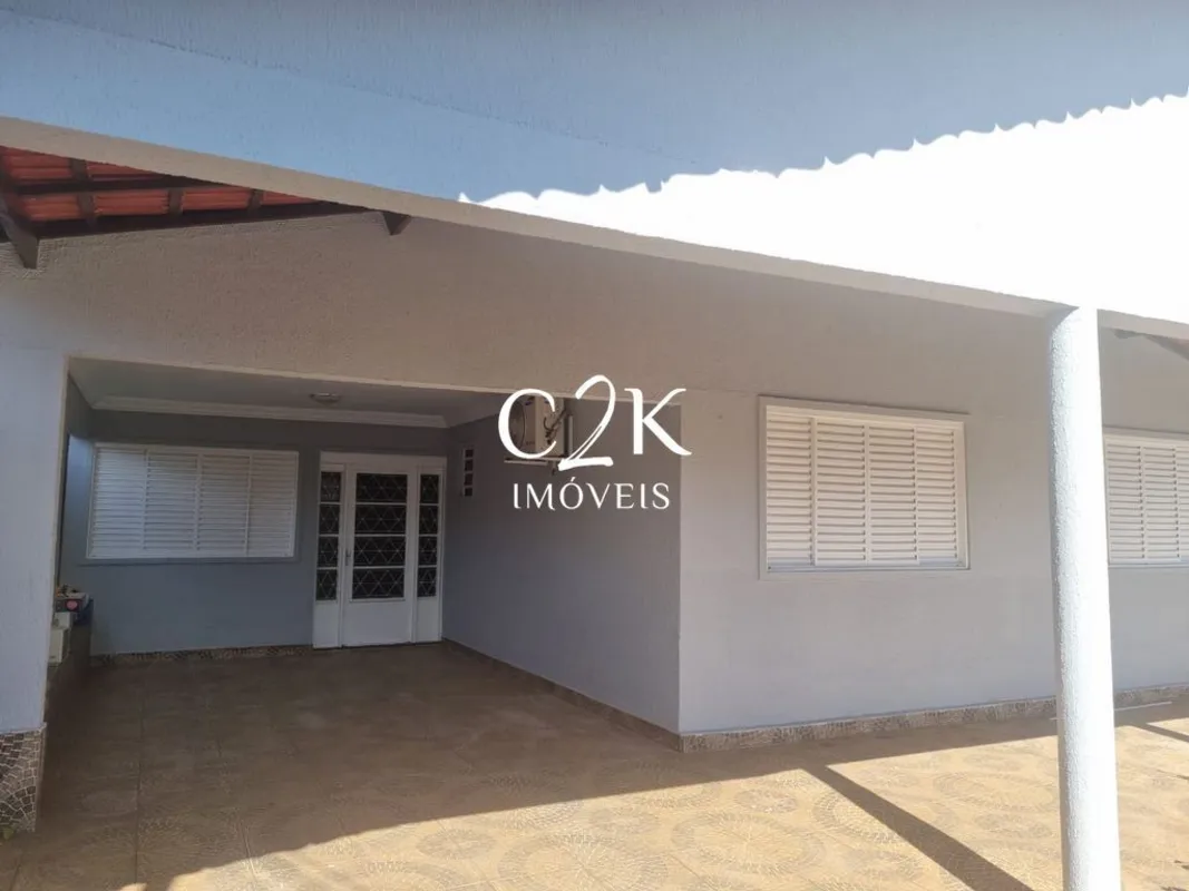 Casa Térrea sozinha no lote, 3 quartos, 1 suíte, churrasqueira - Jd América GOCa...
