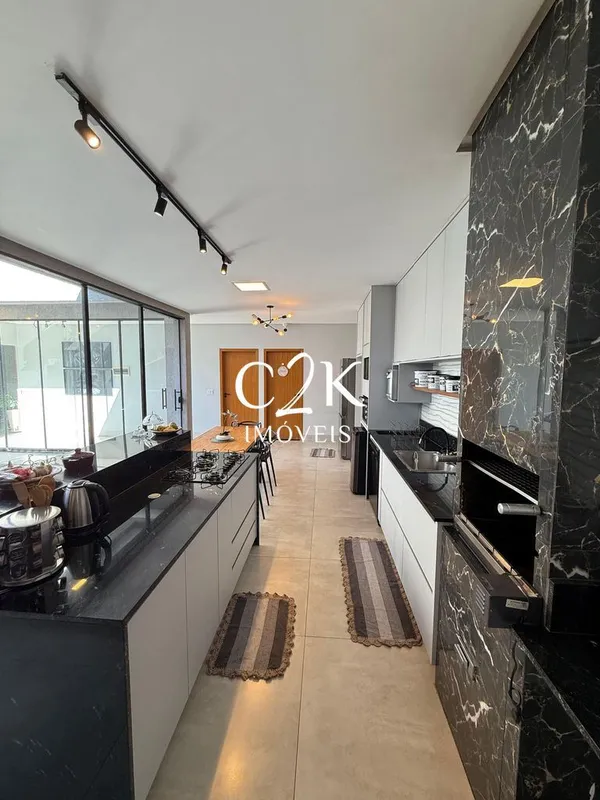 Casa térrea de alto padrão 3 suítes no Parque Anhanguera – Goiânia (GO)Casa térr...