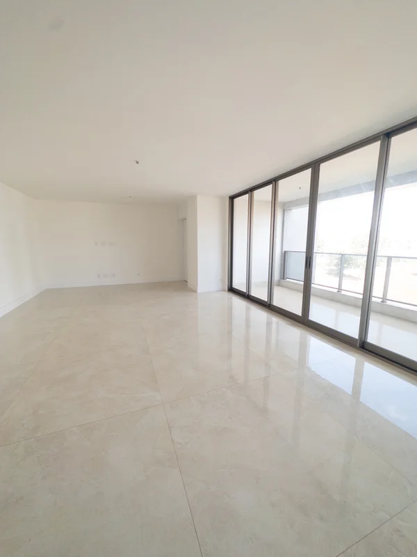 Vendo apartamento com a melhor planta do Noroeste. Imóvel vazado, com 2 varandas...