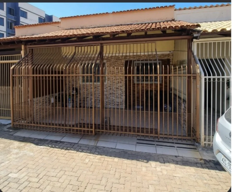 Excelente casa térrea, toda na laje, com ótima iluminação e ventilação natural. ...