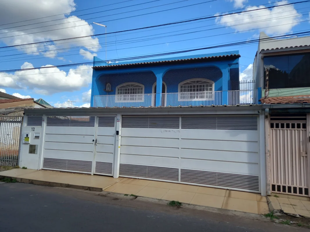 QE-32, CONJUNTO T, CASA SOBRADO 2 ANDARES, CASA NOVA, REFORMADA, NA PARTE TÉRREA...