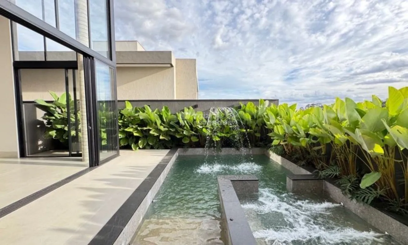 Sobrado com arquitetura contemporânea, integração bem resolvida e vista definiti...