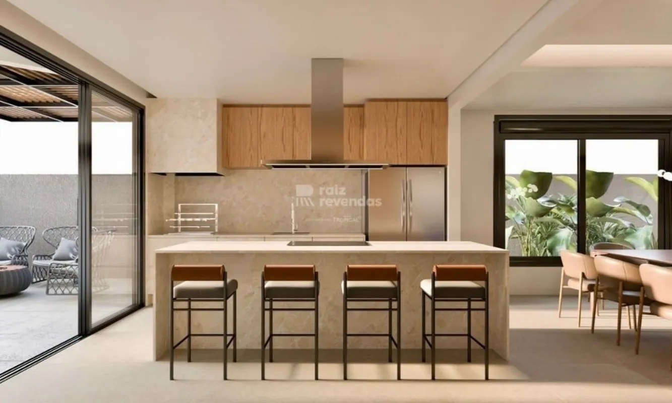Casa térrea de 220 m² com retrofit completo em 2025, 4 suítes plenas e piscina a...
