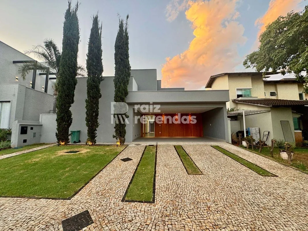 Casa térrea à venda no Condomínio Jardins Atenas, em Goiânia, com 434 m² de terr...
