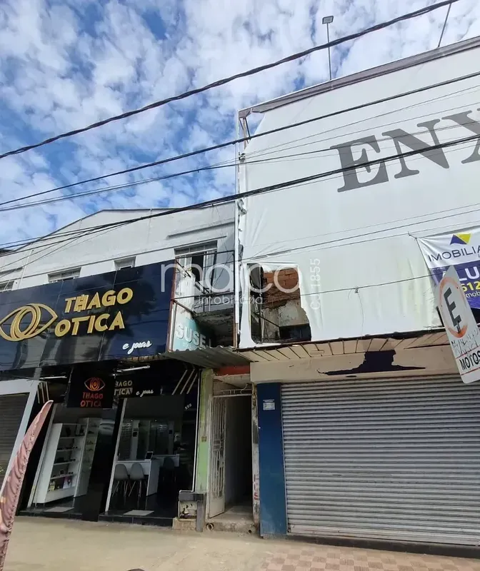 Apartamento sobreloja, contendo: 02 Quartos, sala, cozinha, banheiro social, áre...
